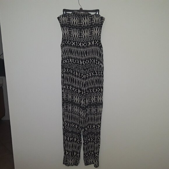Emma & Michelle ladies size 12 black/cream collared,sleeveless, pant romper - Picture 4 of 6